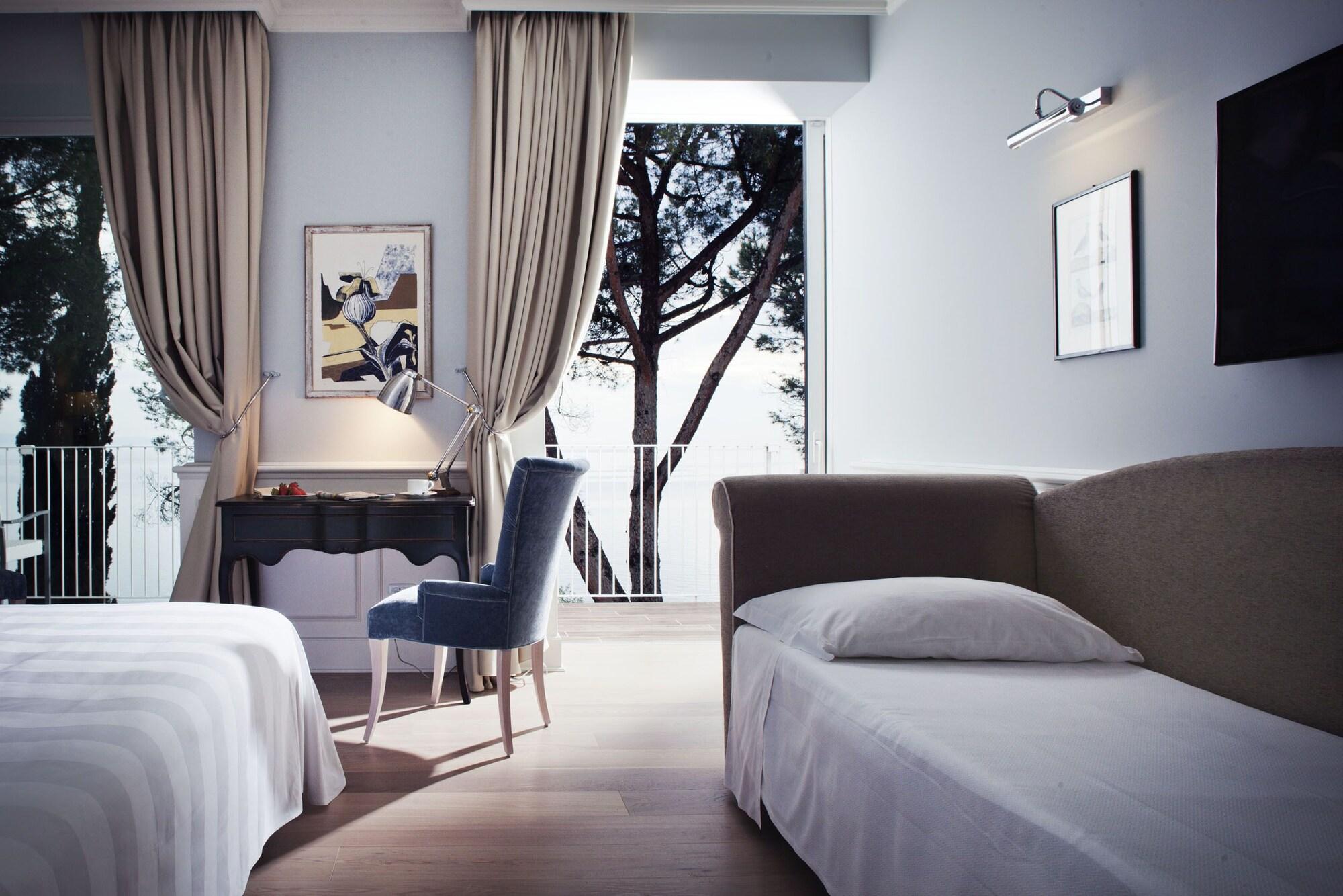 Hotel Riviera & Maximilian'S Триест Экстерьер фото