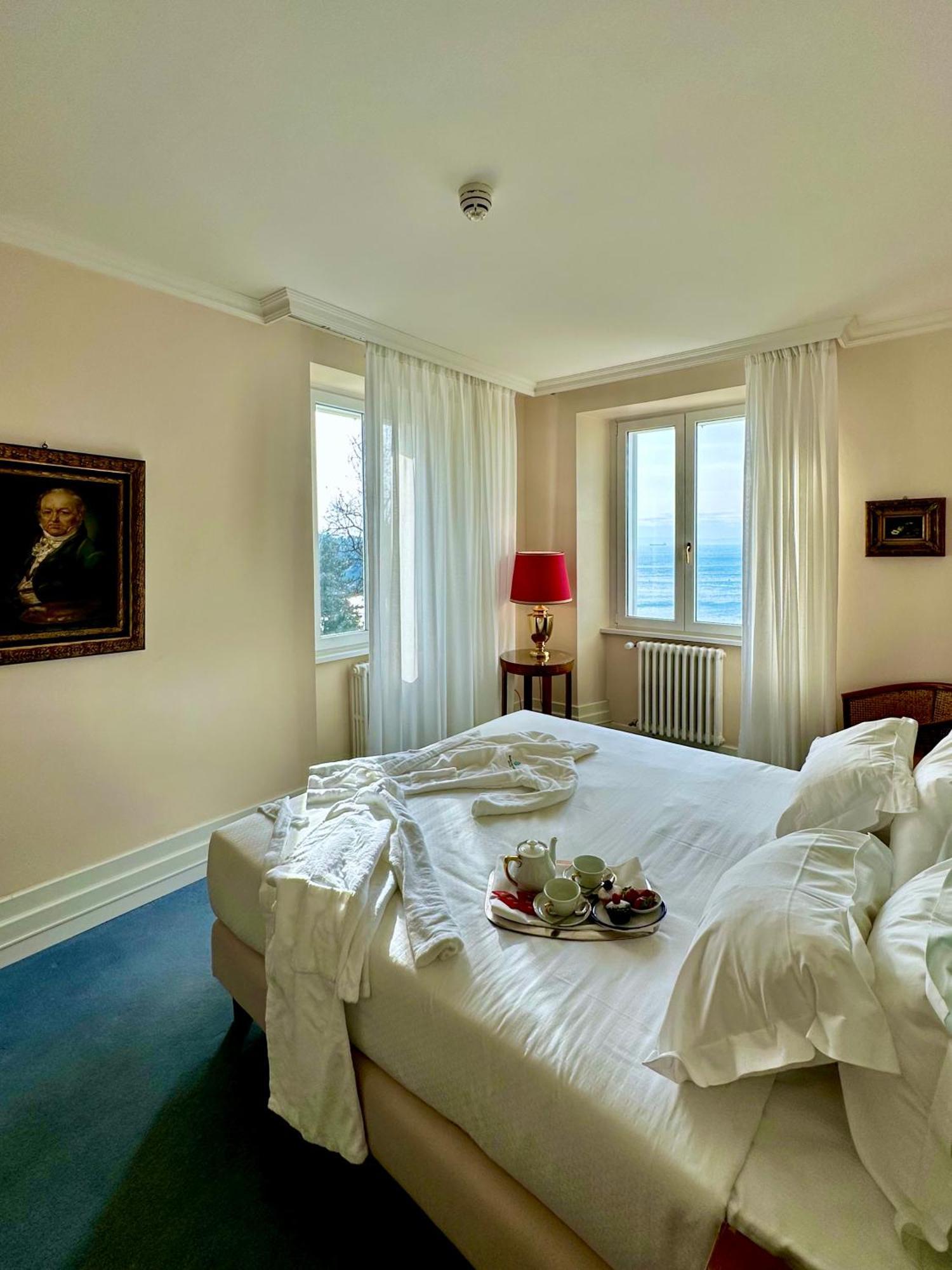 Hotel Riviera & Maximilian'S Триест Экстерьер фото